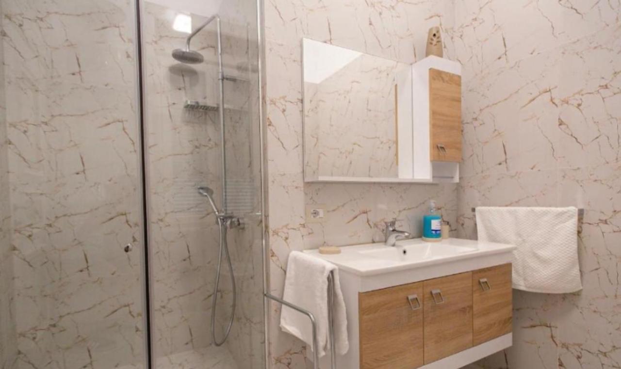 Vila Ferdinand Modern Rooms In Tirana'S Center Экстерьер фото