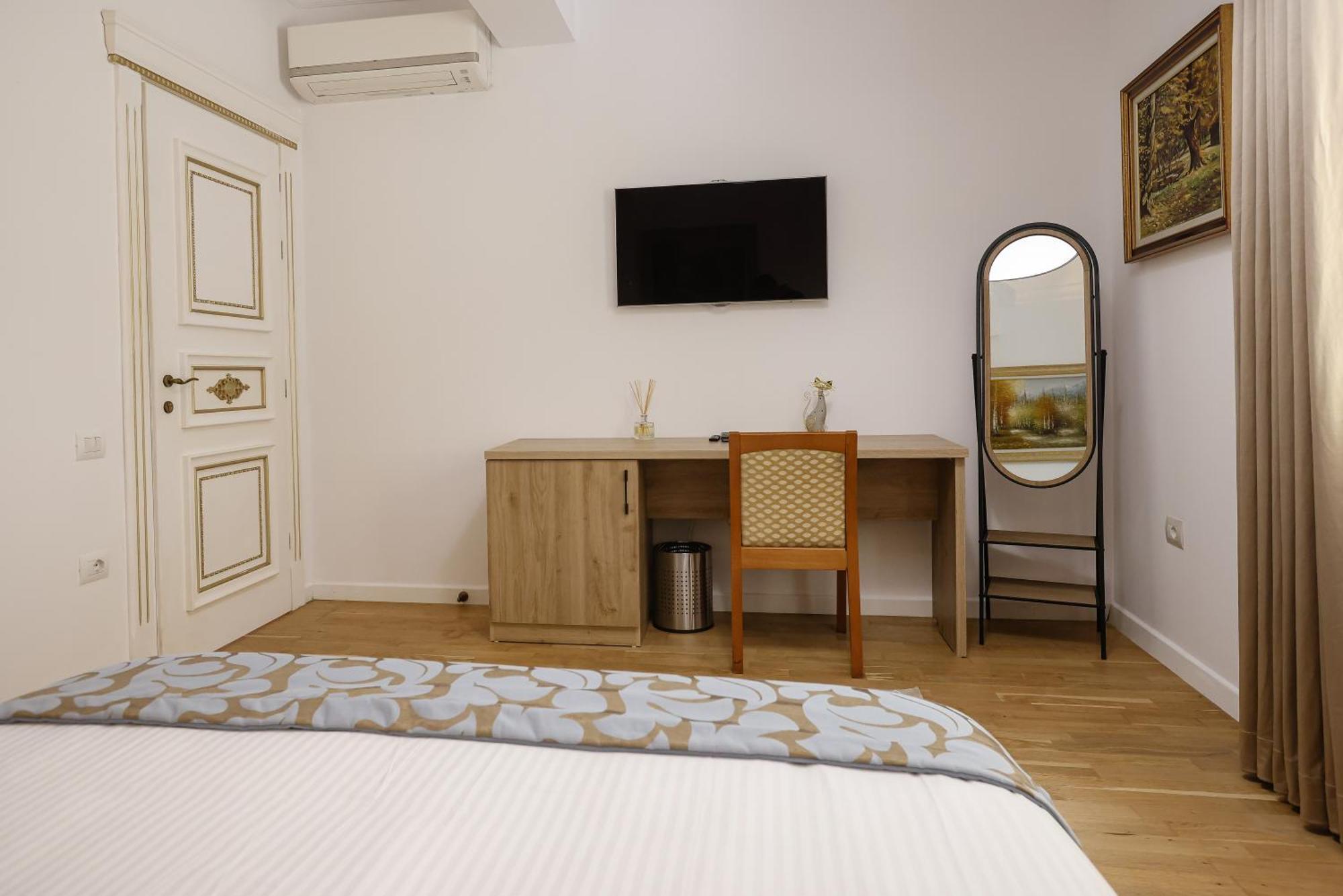 Vila Ferdinand Modern Rooms In Tirana'S Center Номер фото